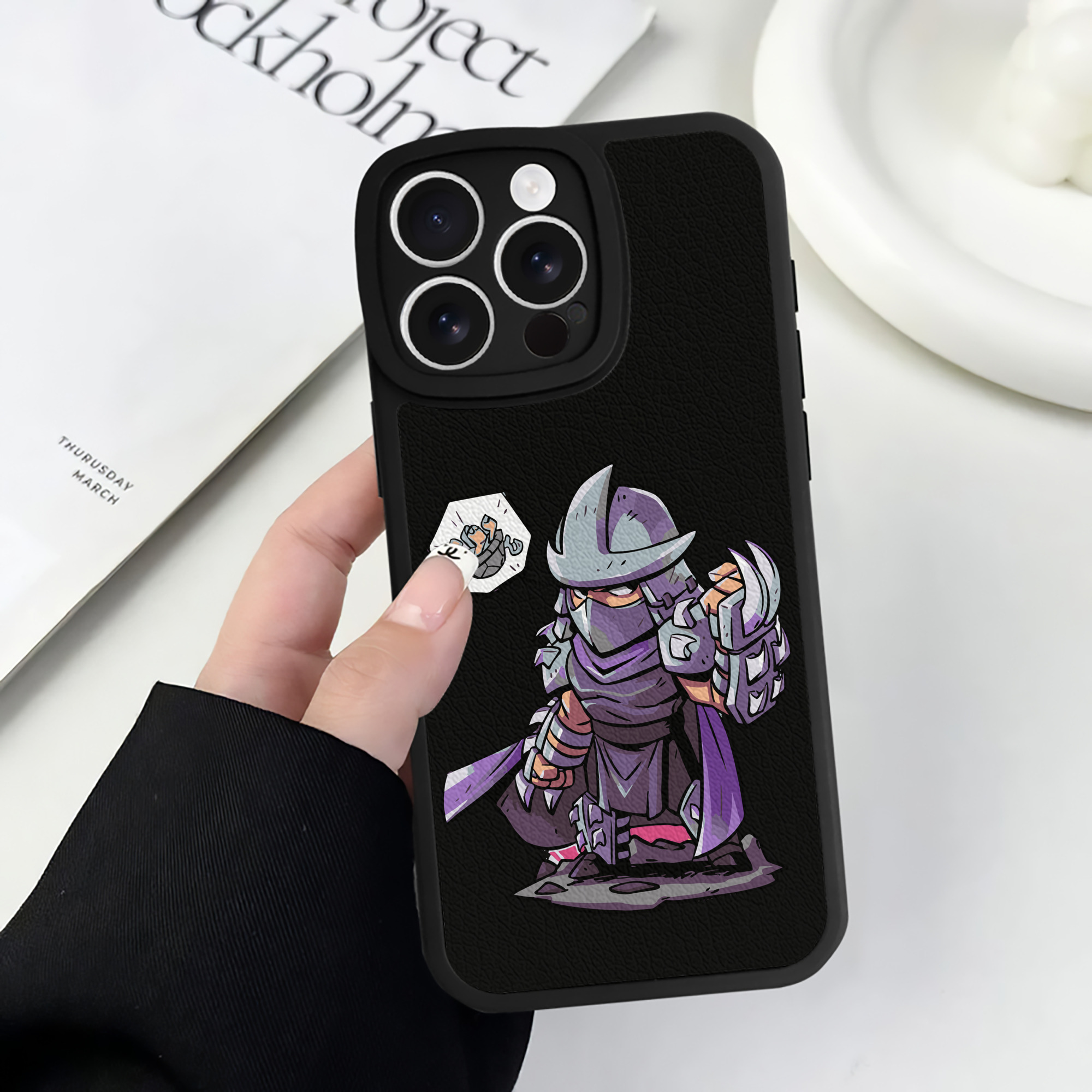 （画像用） アベンジャーズ The Avengers 【iPhone 16シリーズ対応】シリコンスマホケース（レザー調） 材質：シリコン